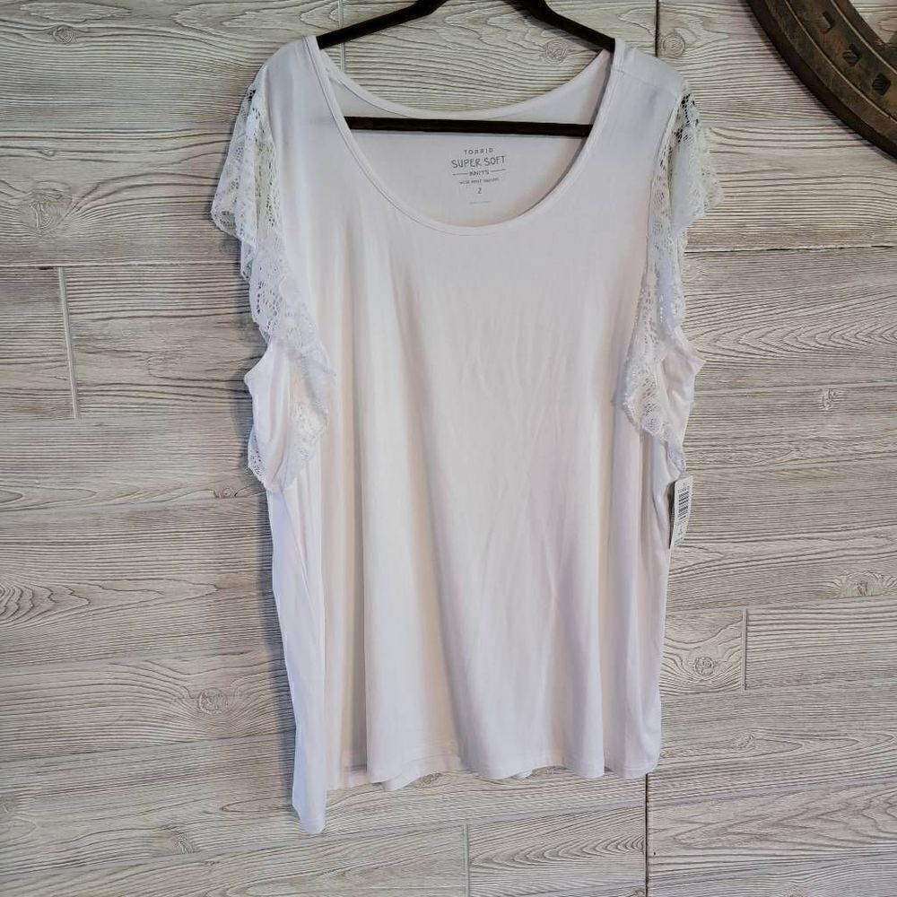 Torrid Super Soft Lace Flutter Sleeve Top SZ 2 Plus Size NWT Cottagecore Girly